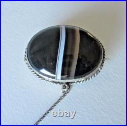 Antique oval Scottish banded agate and silver brooch. C1890s Safety chain