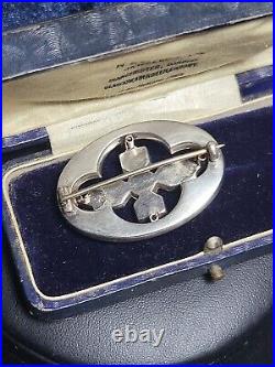 BROOCH vintage or antique sterling silver brooch with Scottish agates damaged