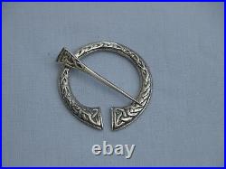 Superb Henderson & Horner Bros Scottish Solid Sterling Silver Penannular Brooch