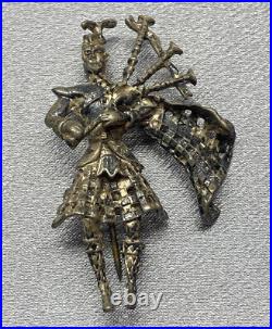 VTG Scottish MacNaughton Tartan Frame Sterling Silver Bagpipe Player Pin Brooch