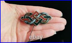 Victorian Scottish agate and sterling silver knot brooch